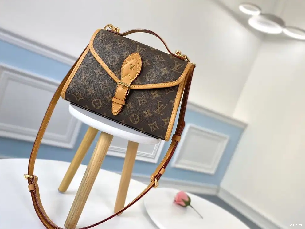 VUITTON IVY LOUIS 0601